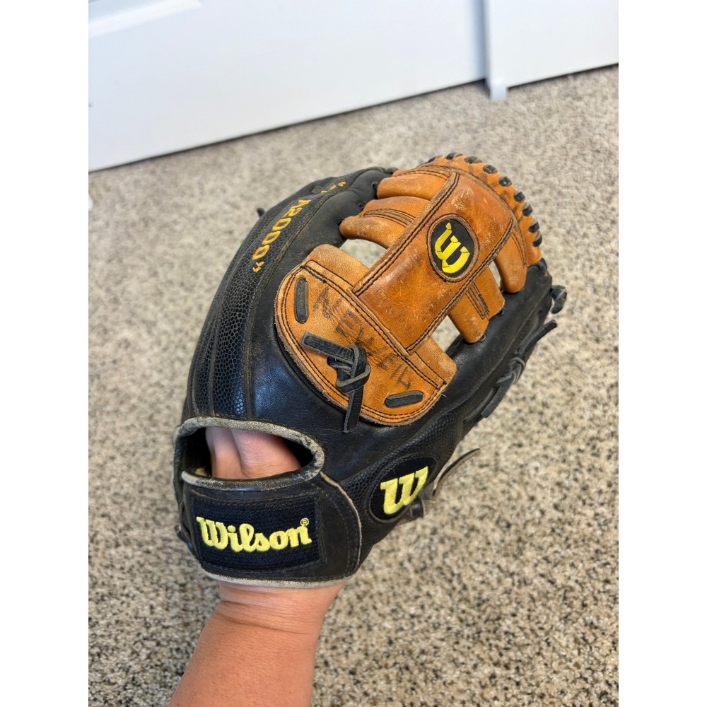 WilsonA2000 Baseball Glove 11.5" Super Skin Black Infield RHT